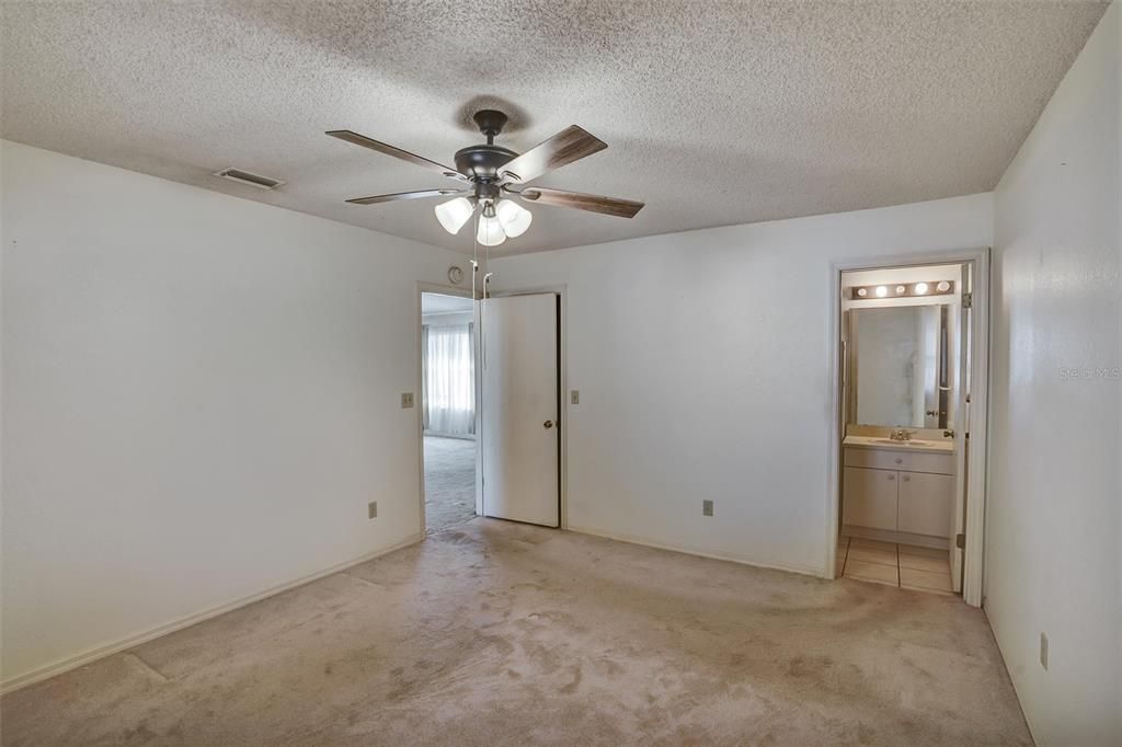 На продажу: $199,900 (3 спален, 2 ванн, 1240 Квадратных фут)