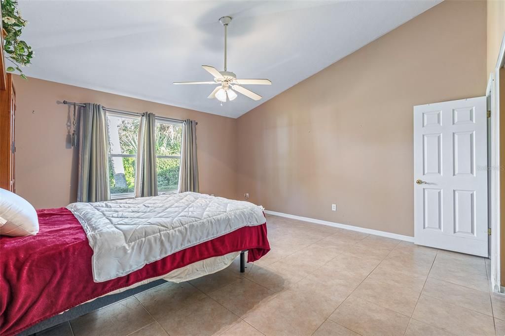 合同活跃: $235,000 (2 贝兹, 2 浴室, 1596 平方英尺)