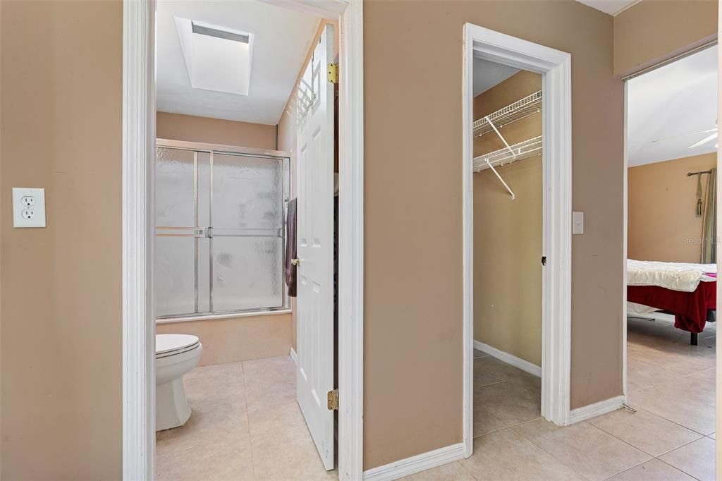 合同活跃: $235,000 (2 贝兹, 2 浴室, 1596 平方英尺)