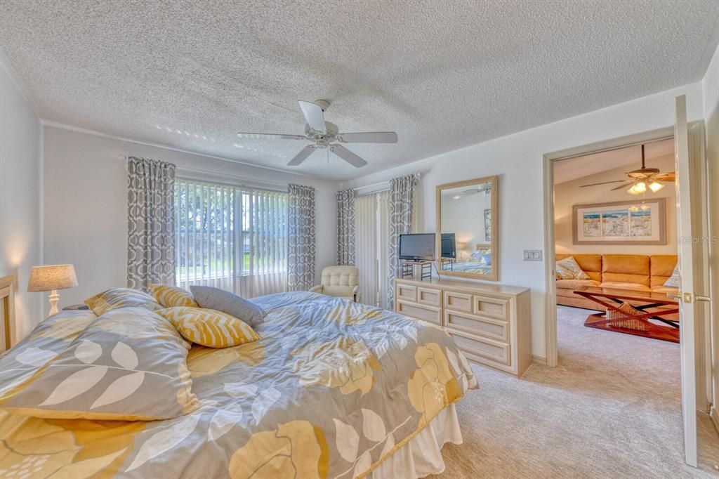 For Rent: $2,300 (2 beds, 2 baths, 1099 Square Feet)