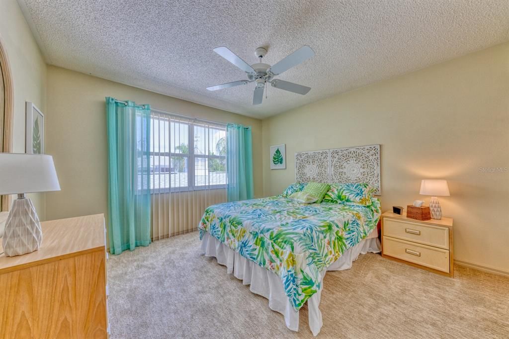 For Rent: $2,300 (2 beds, 2 baths, 1099 Square Feet)