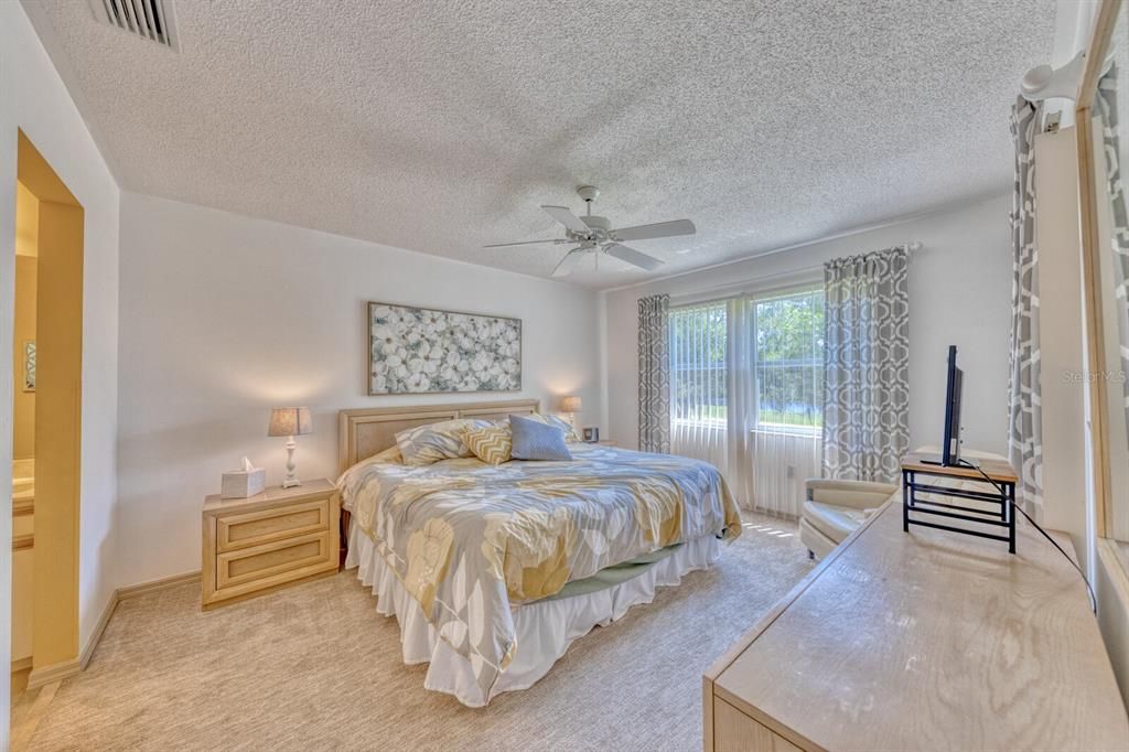 For Rent: $2,300 (2 beds, 2 baths, 1099 Square Feet)