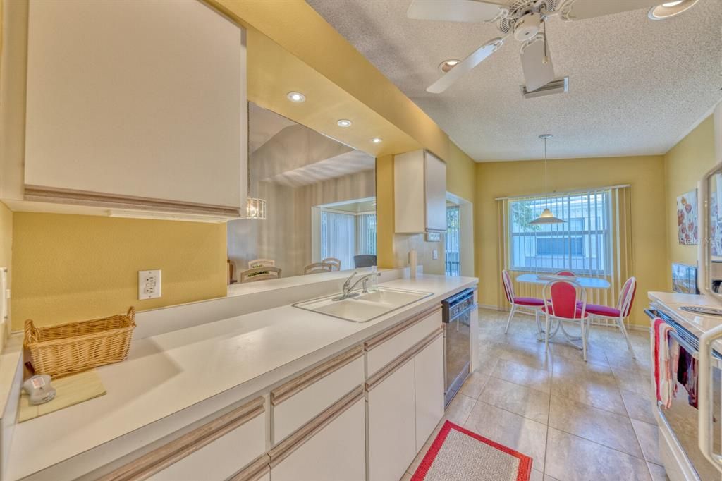 For Rent: $2,300 (2 beds, 2 baths, 1099 Square Feet)