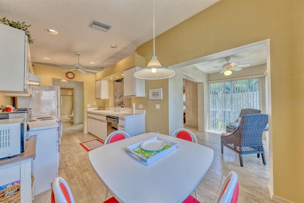 For Rent: $2,300 (2 beds, 2 baths, 1099 Square Feet)