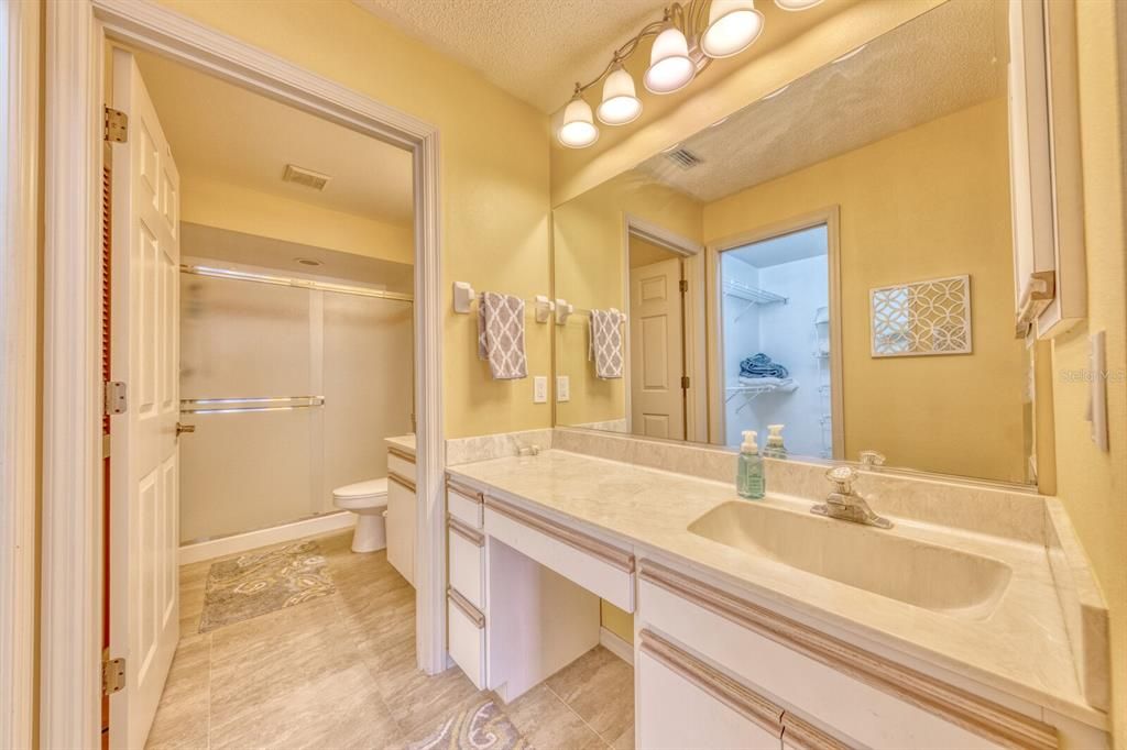 For Rent: $2,300 (2 beds, 2 baths, 1099 Square Feet)