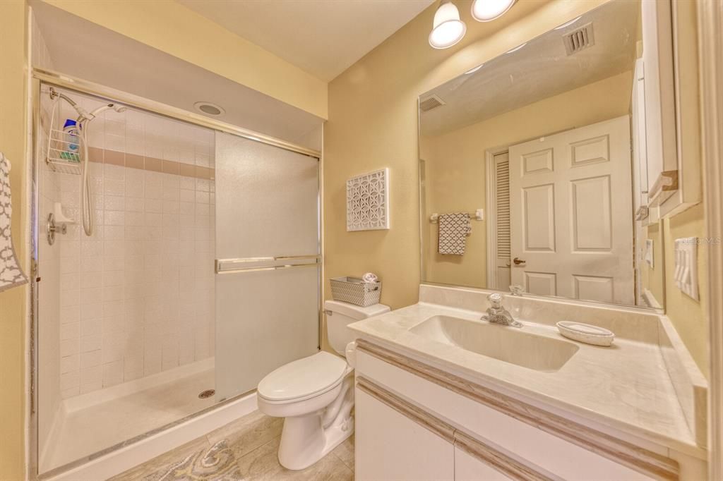 For Rent: $2,300 (2 beds, 2 baths, 1099 Square Feet)