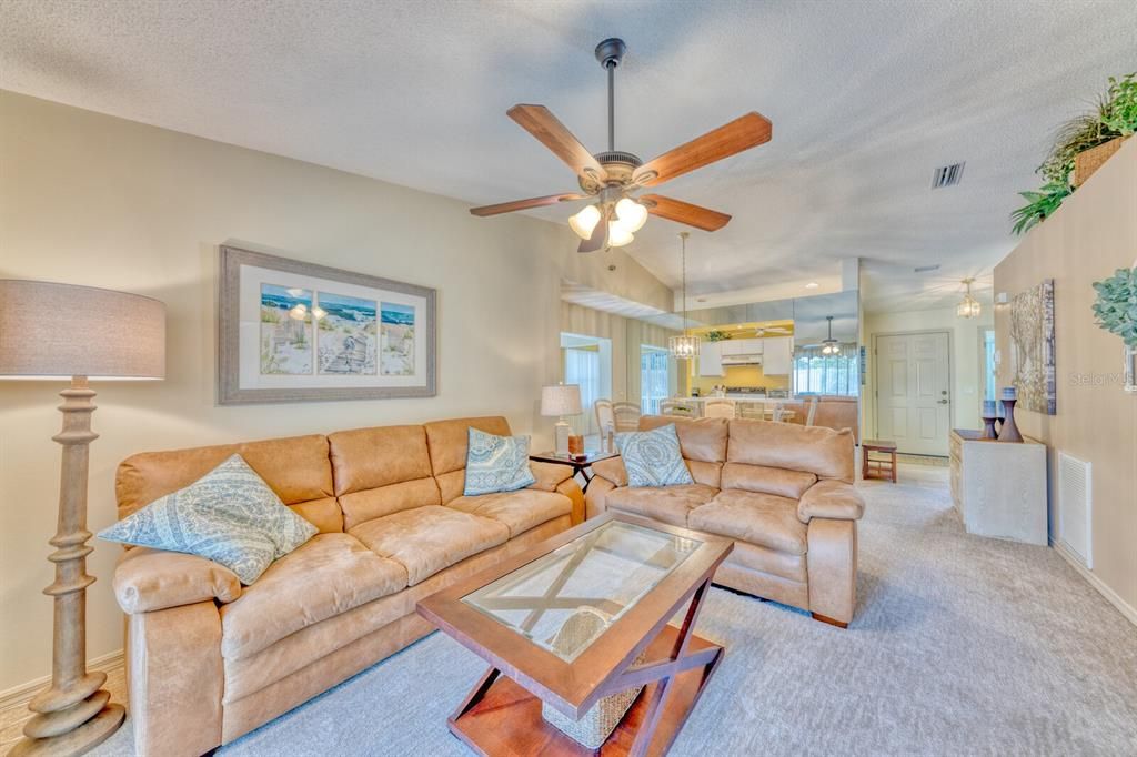 For Rent: $2,300 (2 beds, 2 baths, 1099 Square Feet)