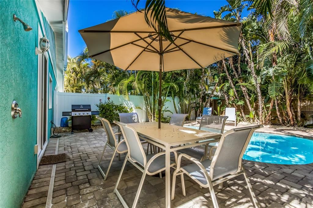 En Venta: $899,000 (3 camas, 2 baños, 1032 Pies cuadrados)