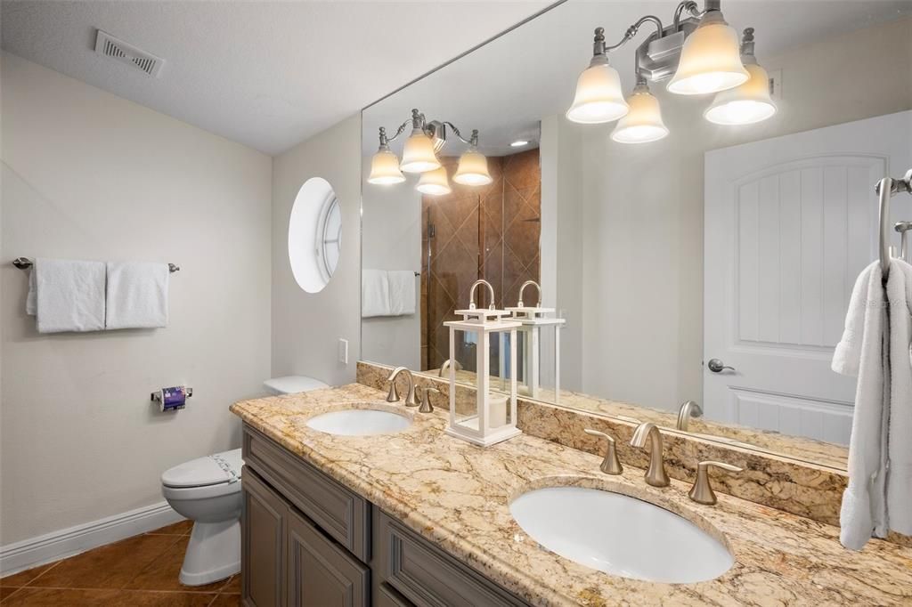 En Venta: $899,000 (3 camas, 2 baños, 1032 Pies cuadrados)