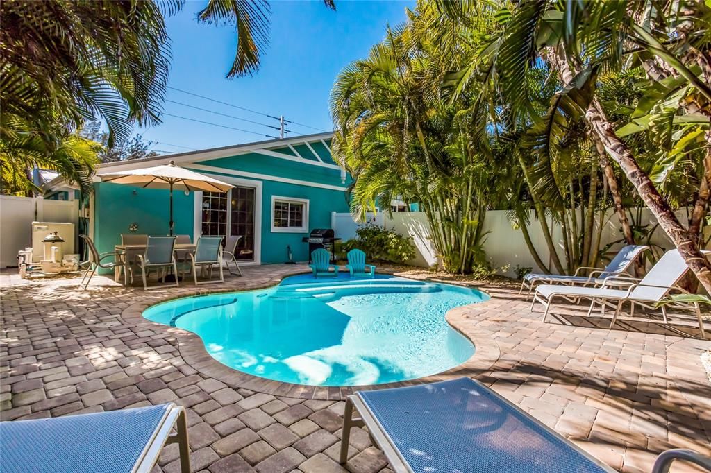 En Venta: $899,000 (3 camas, 2 baños, 1032 Pies cuadrados)