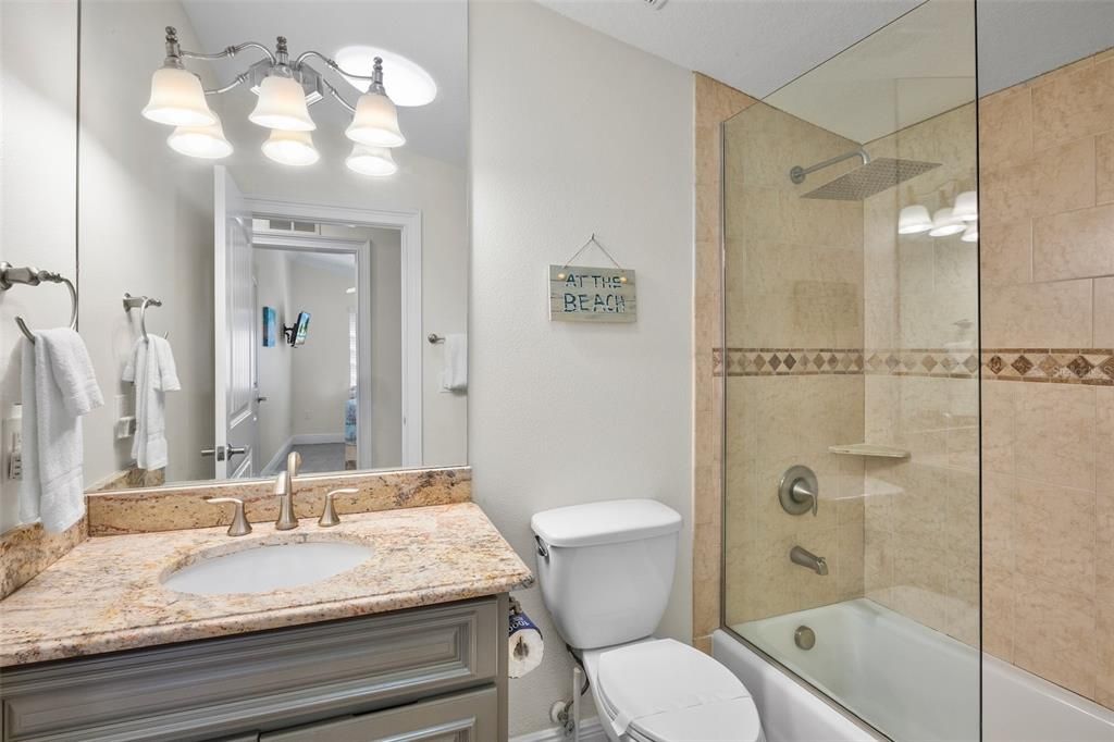 En Venta: $899,000 (3 camas, 2 baños, 1032 Pies cuadrados)