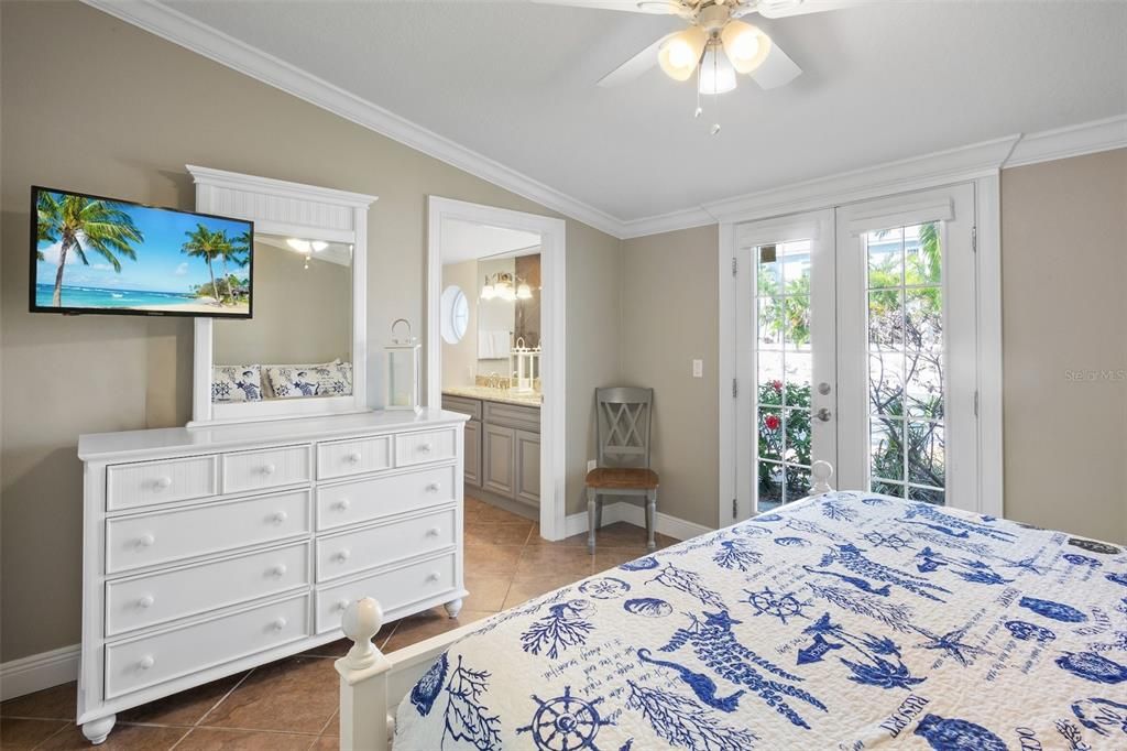 En Venta: $899,000 (3 camas, 2 baños, 1032 Pies cuadrados)