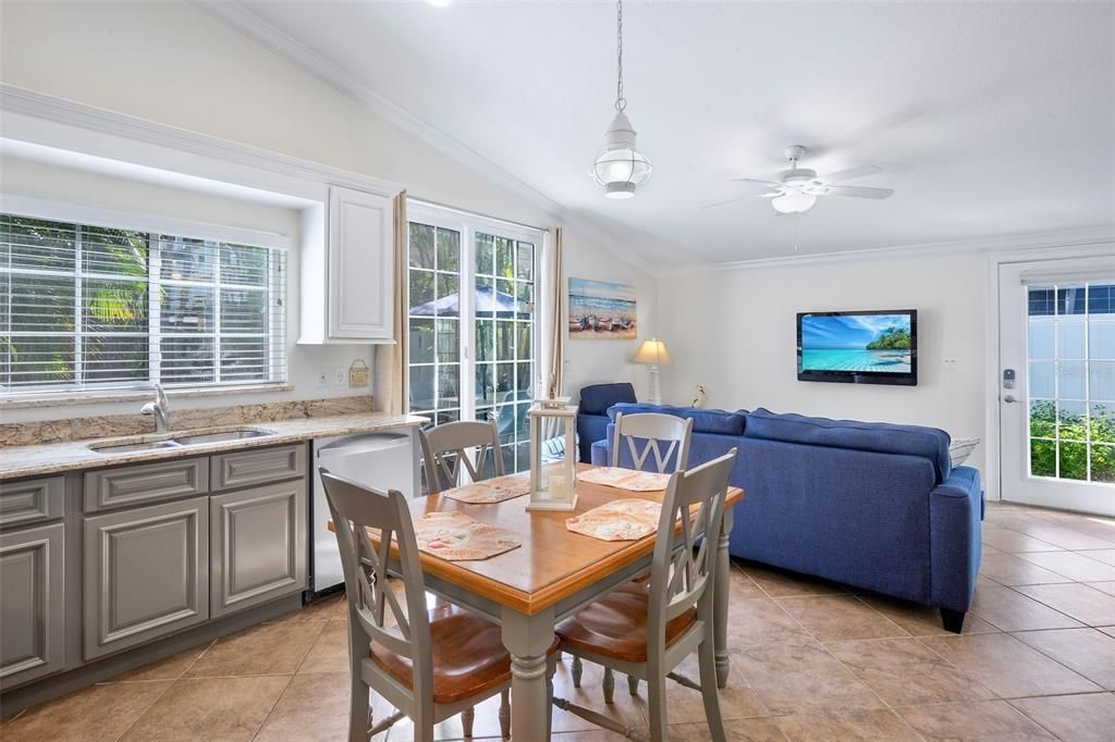 En Venta: $899,000 (3 camas, 2 baños, 1032 Pies cuadrados)