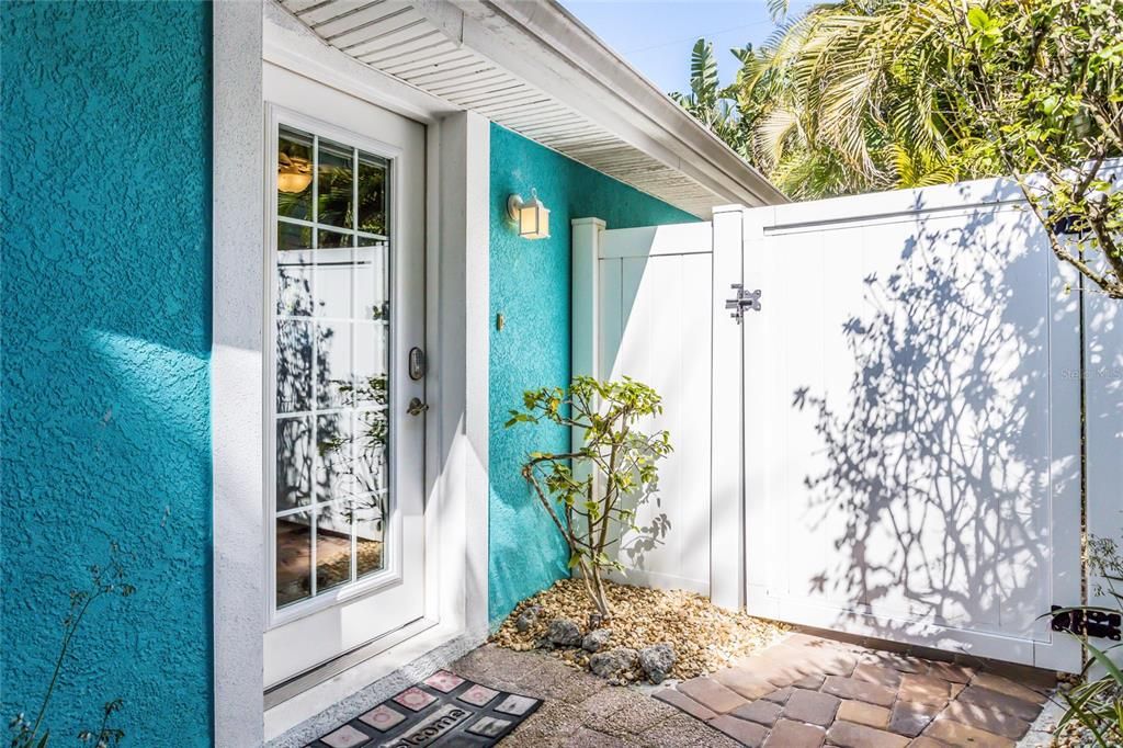 En Venta: $899,000 (3 camas, 2 baños, 1032 Pies cuadrados)