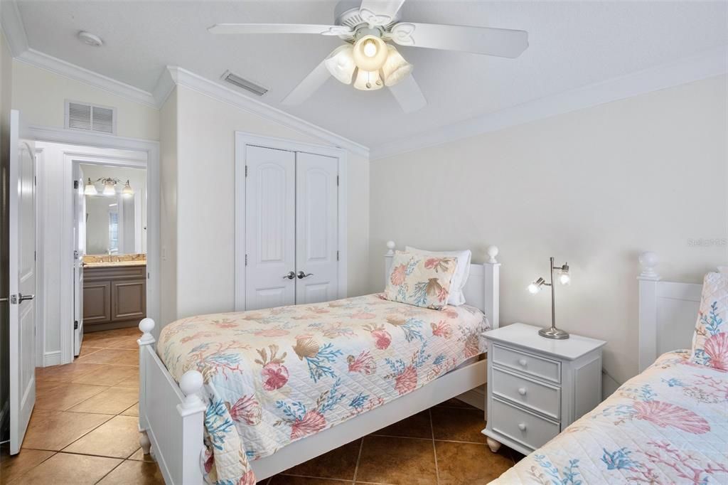 En Venta: $899,000 (3 camas, 2 baños, 1032 Pies cuadrados)