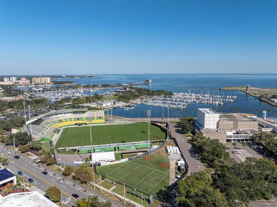 For Sale: $309,000 (1 beds, 1 baths, 660 Square Feet)