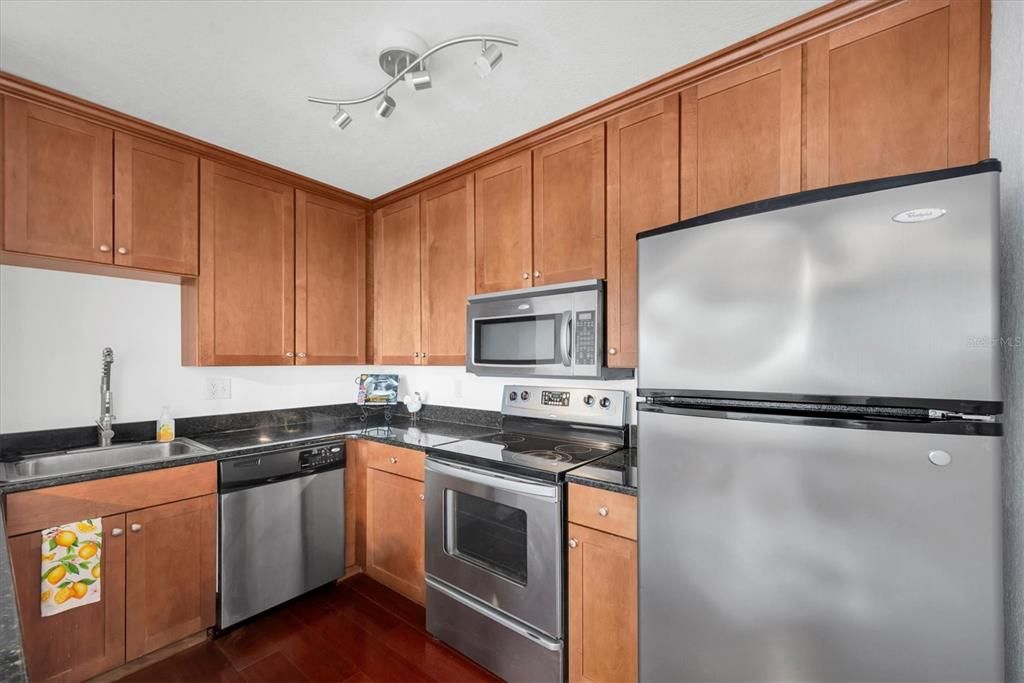 For Sale: $309,000 (1 beds, 1 baths, 660 Square Feet)