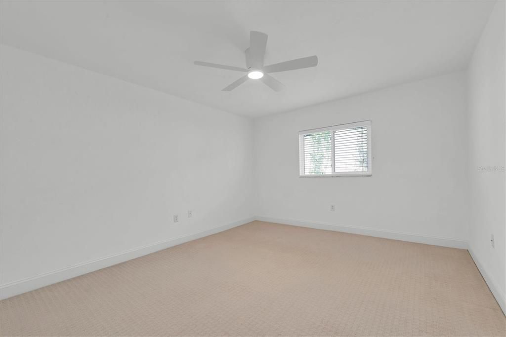 For Sale: $309,000 (1 beds, 1 baths, 660 Square Feet)