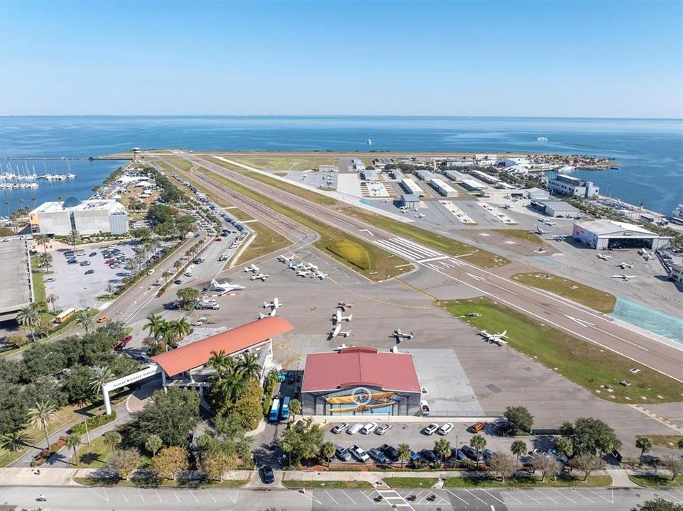 For Sale: $309,000 (1 beds, 1 baths, 660 Square Feet)