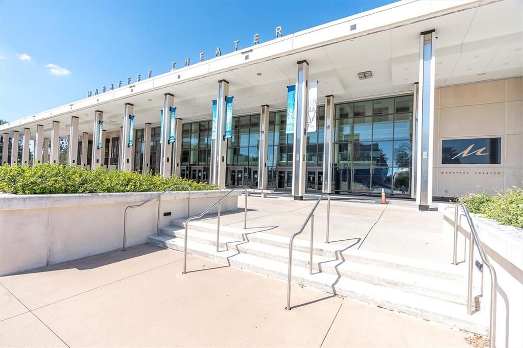 For Sale: $309,000 (1 beds, 1 baths, 660 Square Feet)