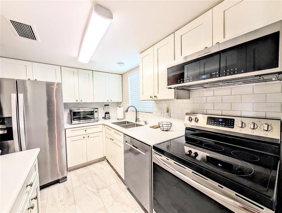 На продажу: $134,999 (2 спален, 2 ванн, 862 Квадратных фут)