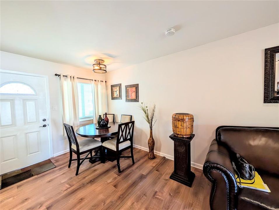 На продажу: $134,999 (2 спален, 2 ванн, 862 Квадратных фут)