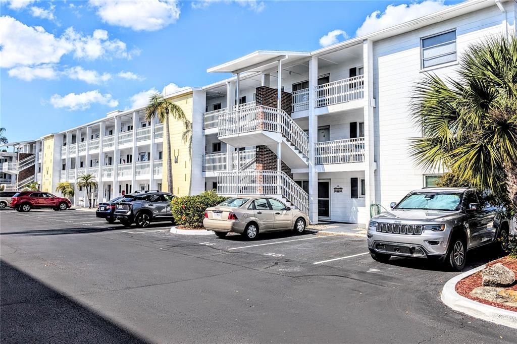 На продажу: $134,999 (2 спален, 2 ванн, 862 Квадратных фут)