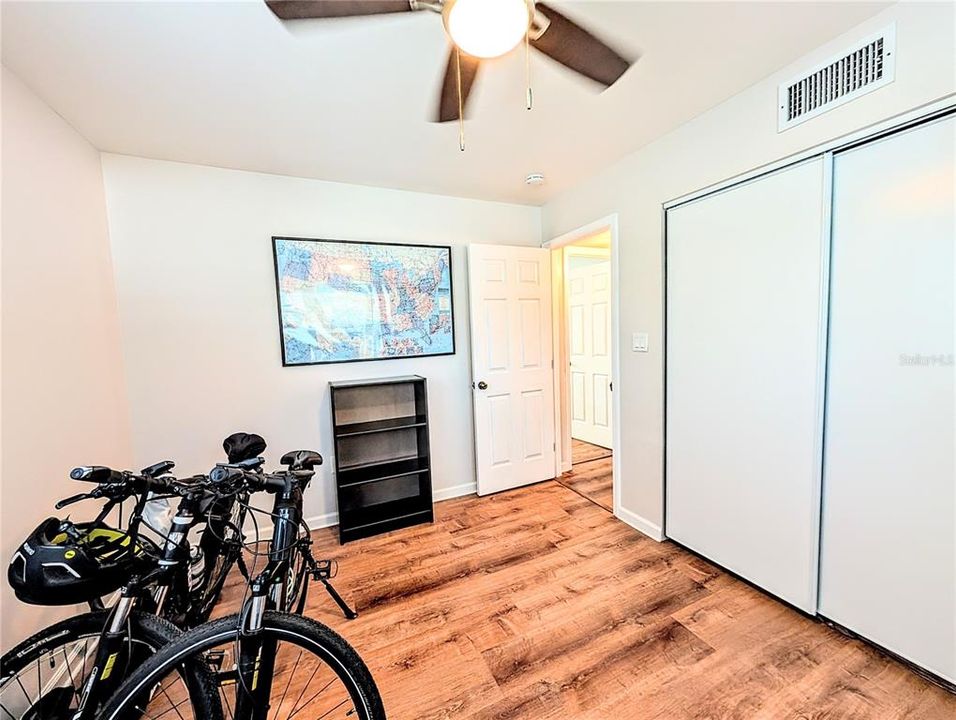 На продажу: $134,999 (2 спален, 2 ванн, 862 Квадратных фут)