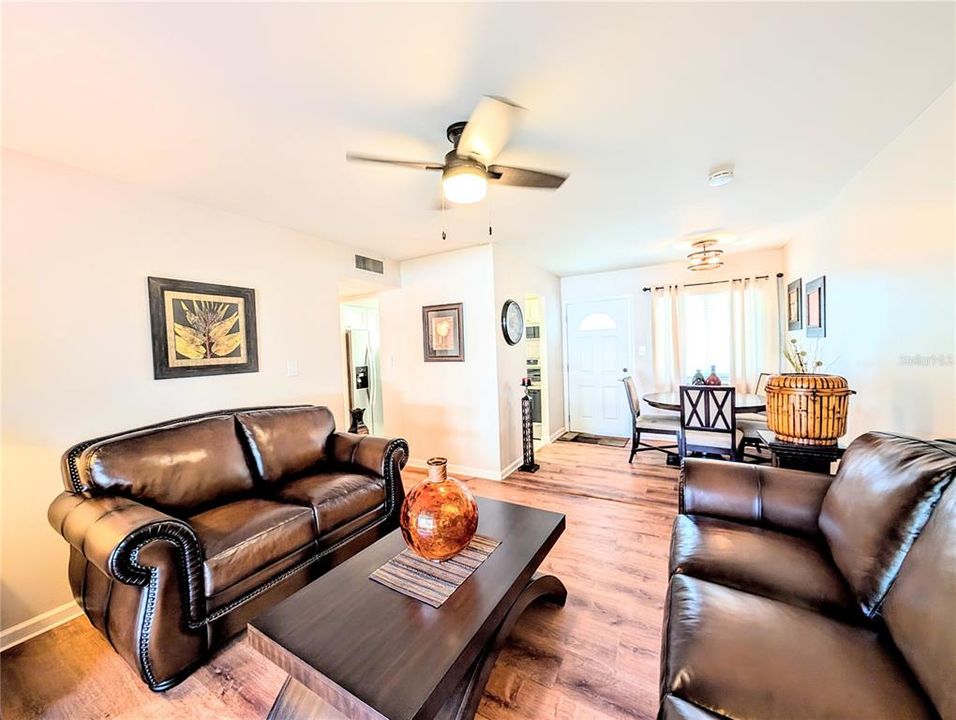 На продажу: $134,999 (2 спален, 2 ванн, 862 Квадратных фут)