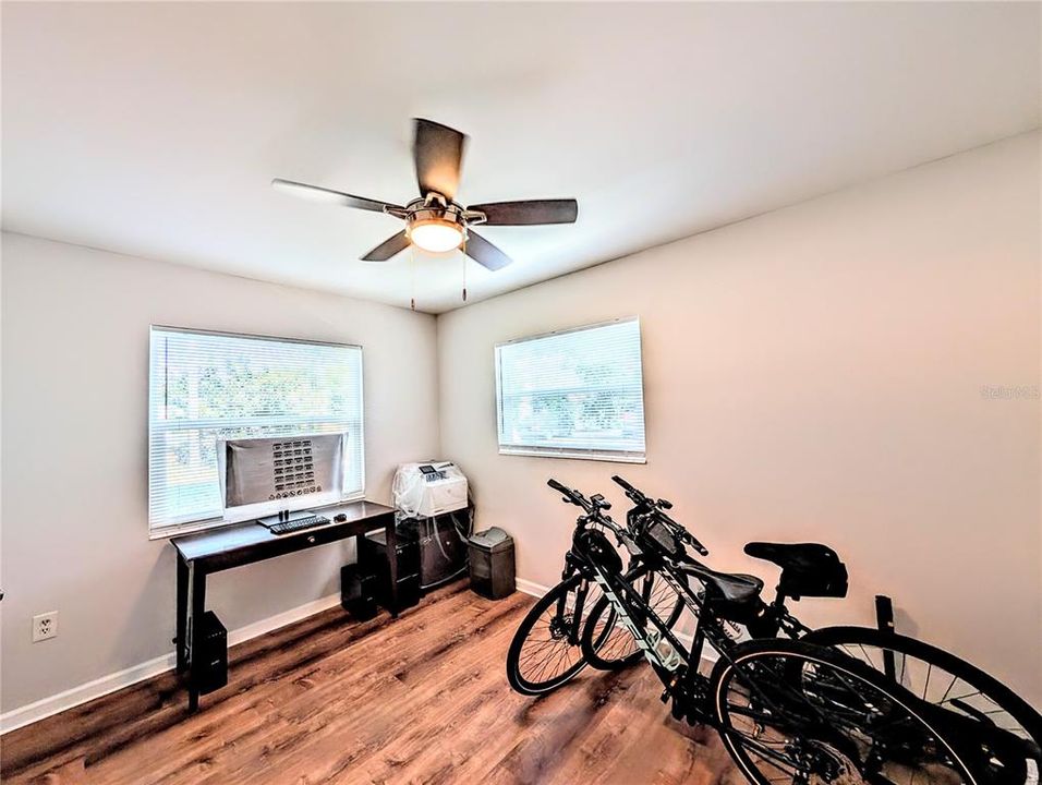 На продажу: $134,999 (2 спален, 2 ванн, 862 Квадратных фут)