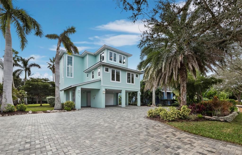 For Sale: $2,795,000 (4 beds, 4 baths, 2900 Square Feet)