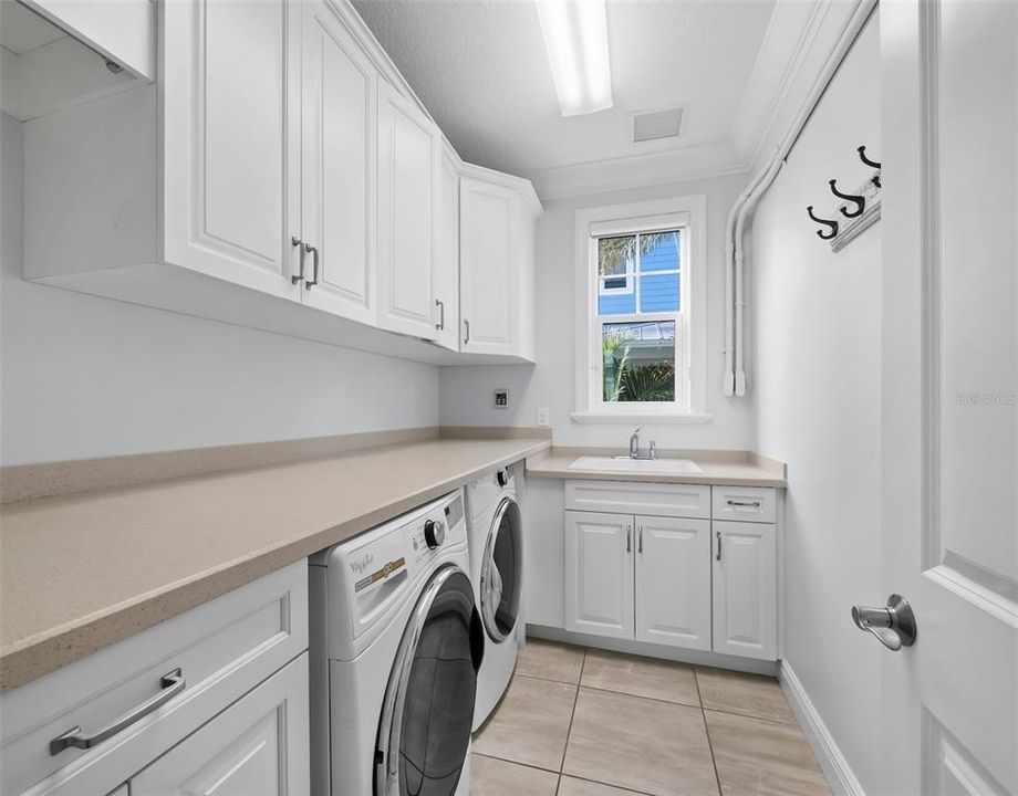 For Sale: $2,795,000 (4 beds, 4 baths, 2900 Square Feet)