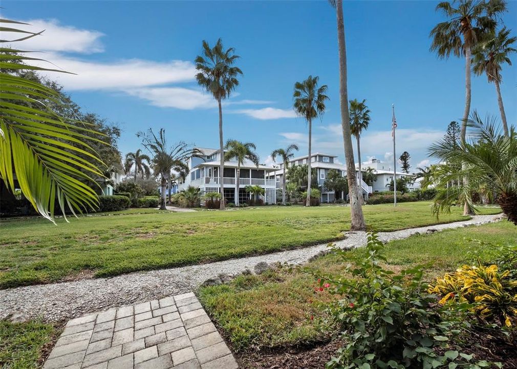 For Sale: $2,795,000 (4 beds, 4 baths, 2900 Square Feet)