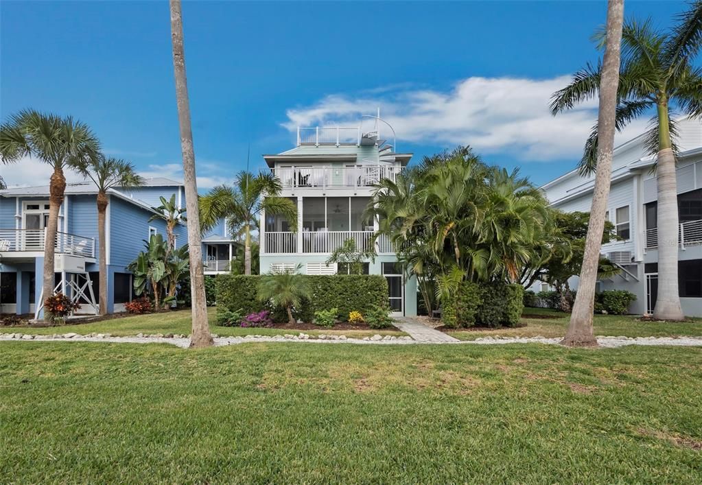 For Sale: $2,795,000 (4 beds, 4 baths, 2900 Square Feet)