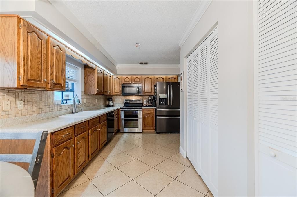 For Sale: $609,900 (4 beds, 2 baths, 2163 Square Feet)