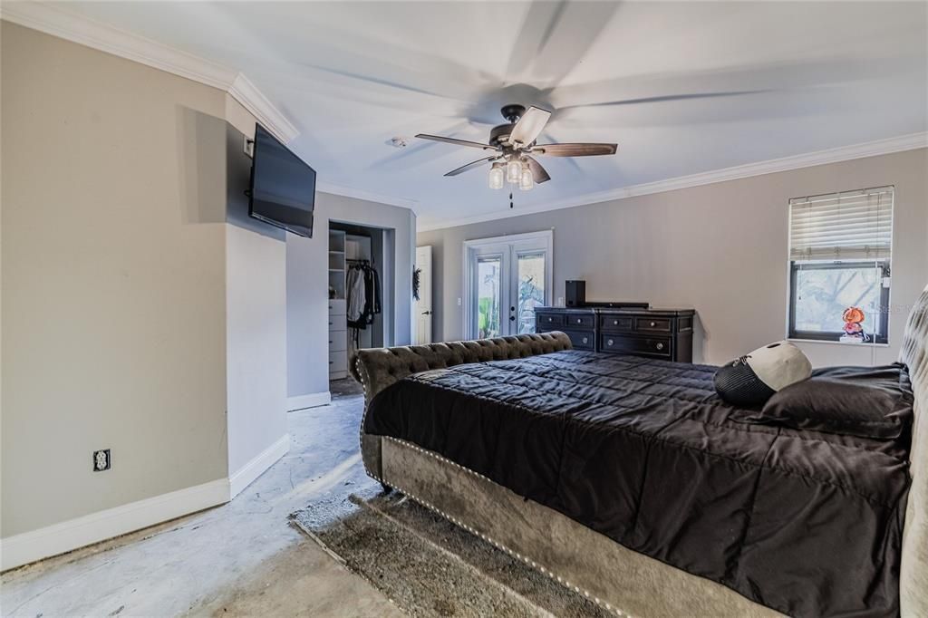 For Sale: $609,900 (4 beds, 2 baths, 2163 Square Feet)