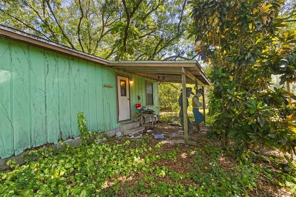 For Sale: $370,000 (3 beds, 2 baths, 988 Square Feet)