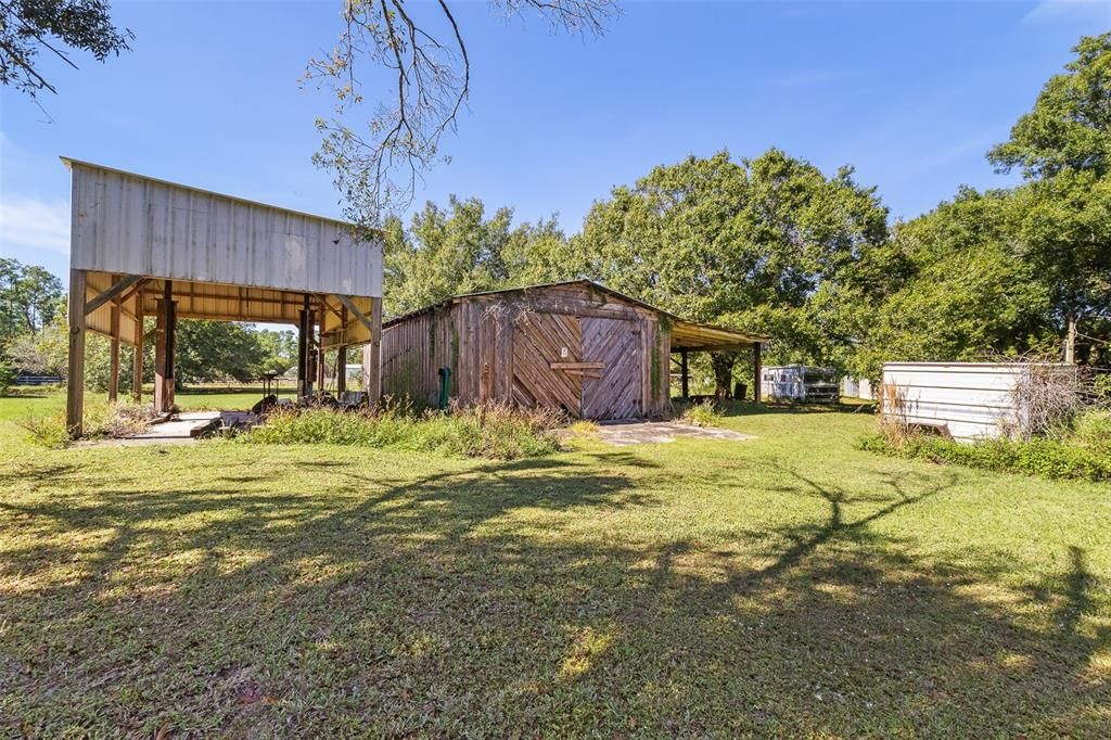 For Sale: $370,000 (3 beds, 2 baths, 988 Square Feet)