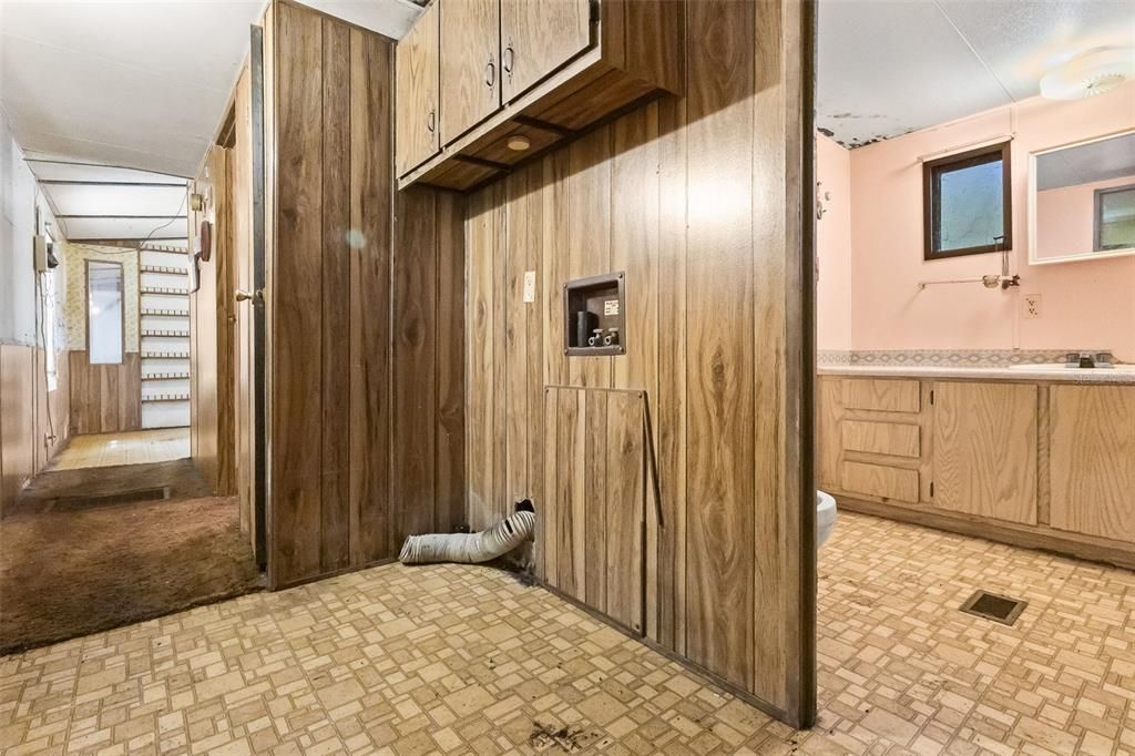 For Sale: $370,000 (3 beds, 2 baths, 988 Square Feet)