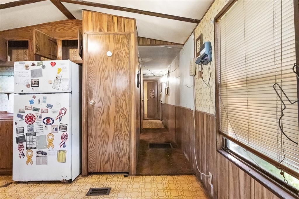 For Sale: $370,000 (3 beds, 2 baths, 988 Square Feet)