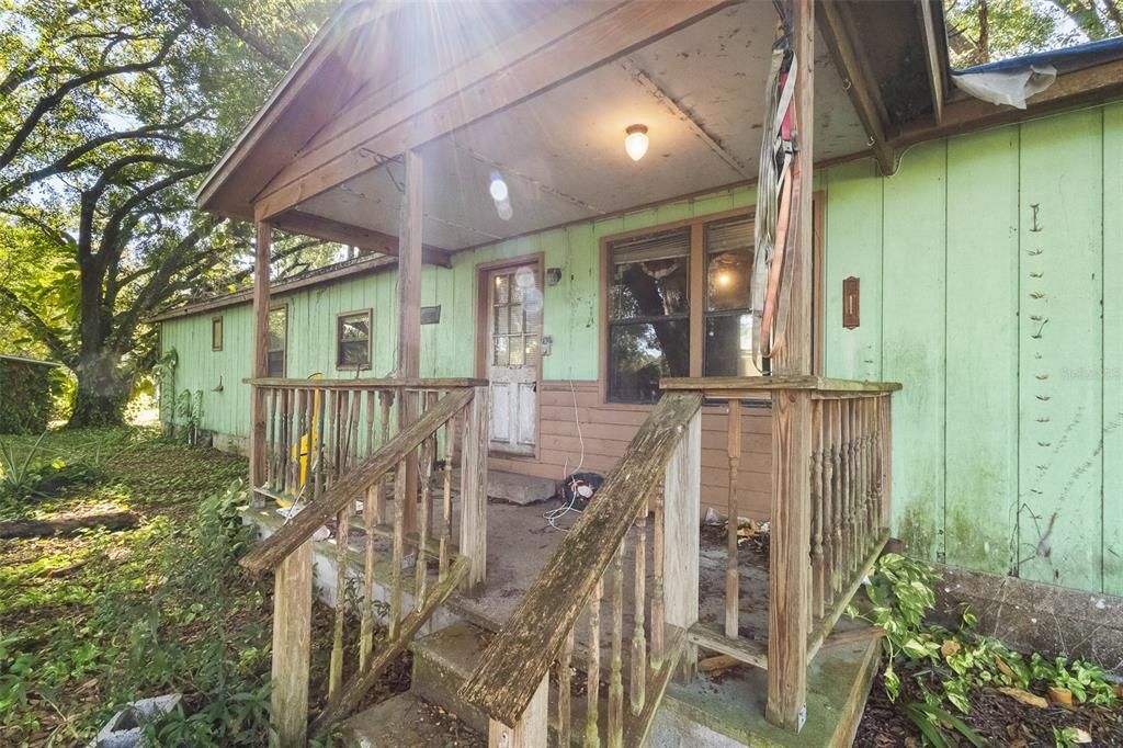 For Sale: $370,000 (3 beds, 2 baths, 988 Square Feet)