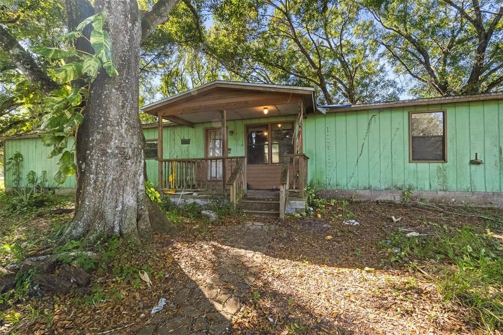 For Sale: $370,000 (3 beds, 2 baths, 988 Square Feet)