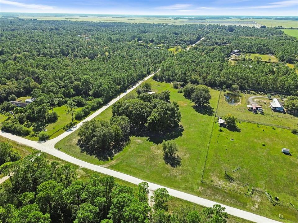 For Sale: $370,000 (3 beds, 2 baths, 988 Square Feet)