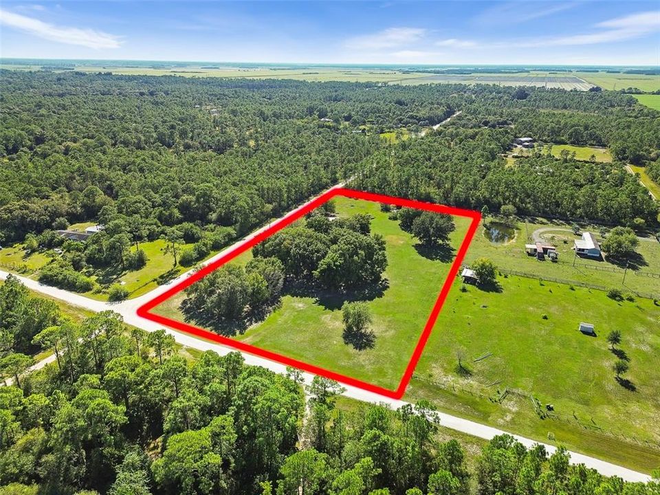 For Sale: $370,000 (3 beds, 2 baths, 988 Square Feet)