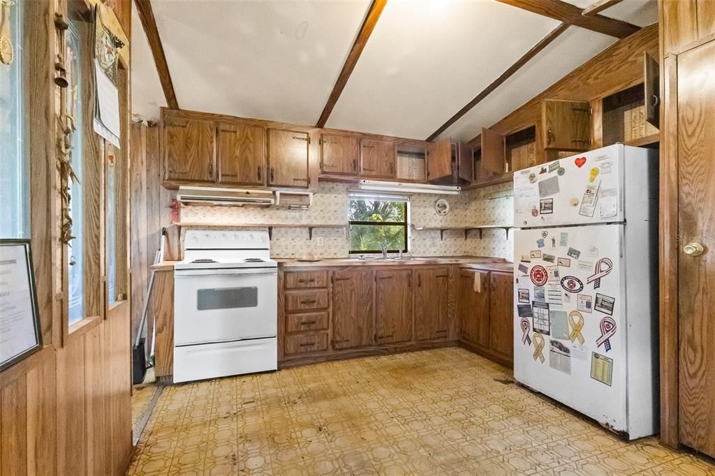 For Sale: $370,000 (3 beds, 2 baths, 988 Square Feet)