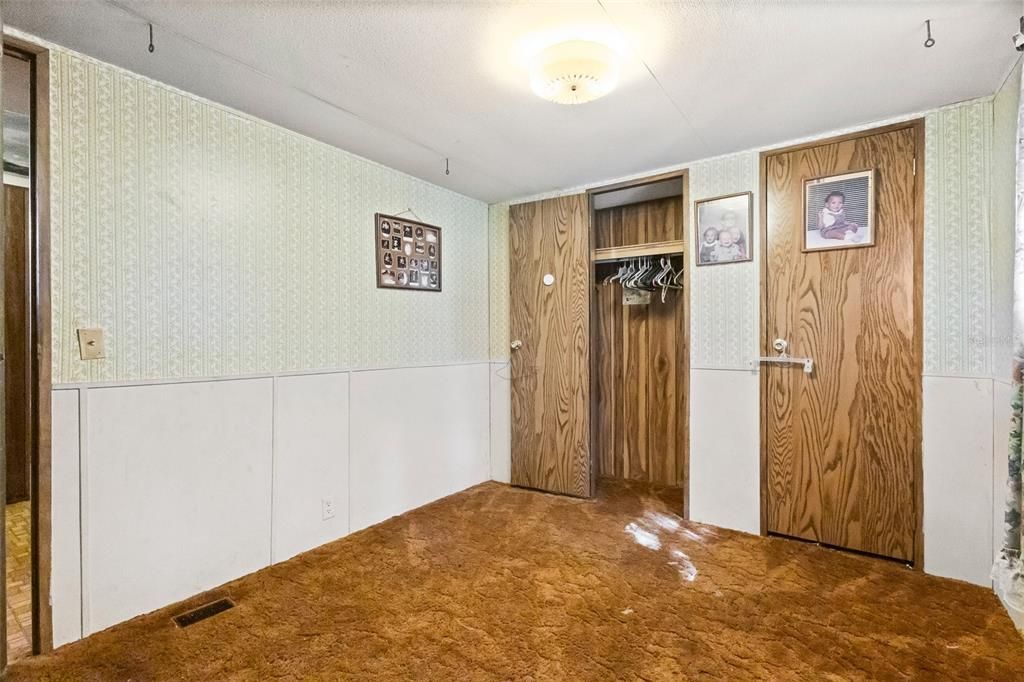 For Sale: $370,000 (3 beds, 2 baths, 988 Square Feet)