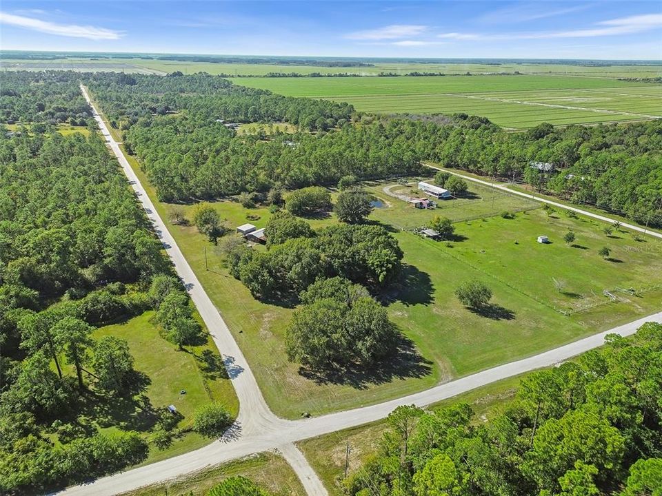 For Sale: $370,000 (3 beds, 2 baths, 988 Square Feet)