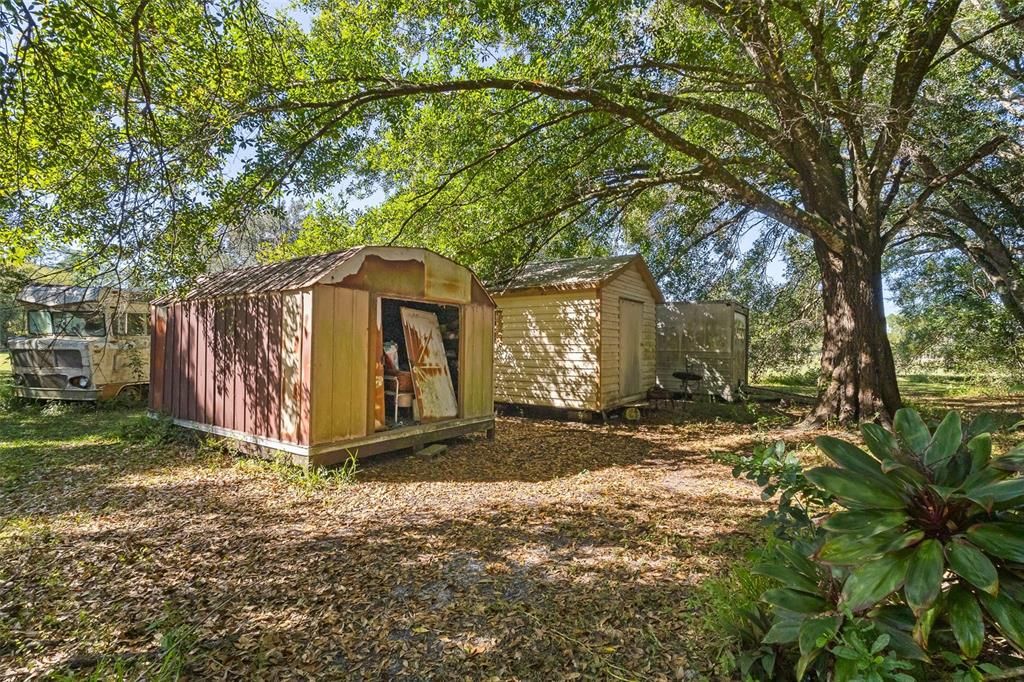 For Sale: $370,000 (3 beds, 2 baths, 988 Square Feet)