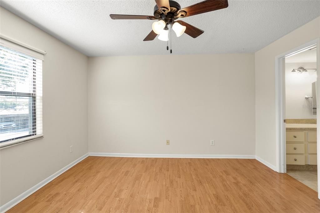 For Sale: $180,000 (2 beds, 2 baths, 1030 Square Feet)