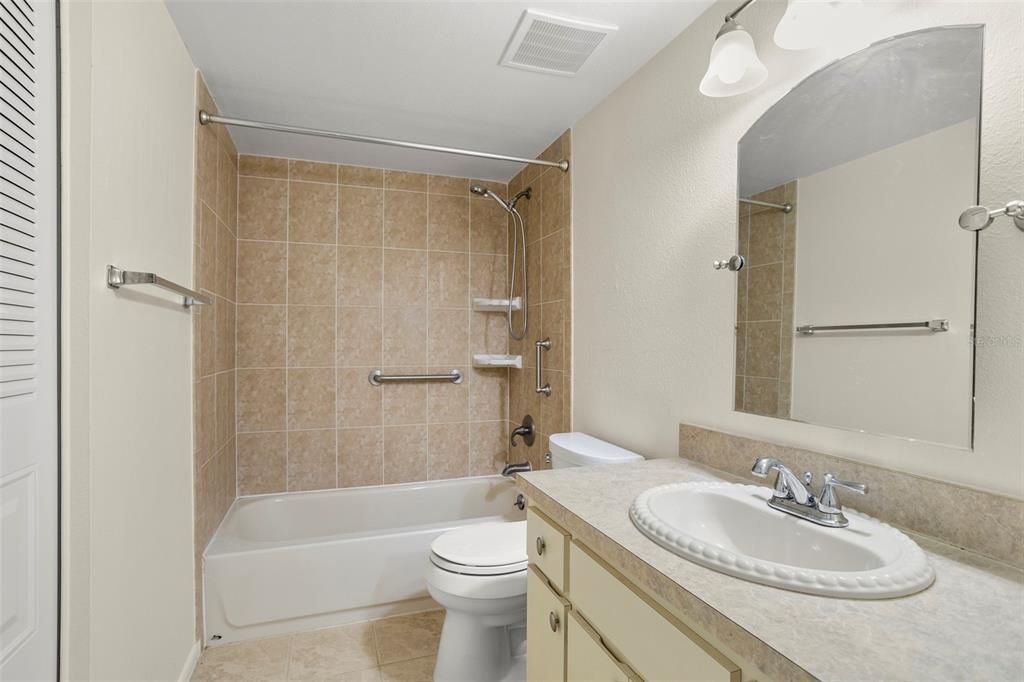 For Sale: $180,000 (2 beds, 2 baths, 1030 Square Feet)